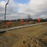 14 luty 2023 r. Przepust PP-81 Układanie betonu podkładowego pod płyty przejściowe