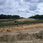 15 lipca  km 599+700’ budowa nasypu ustawienie ścianki szczelnej