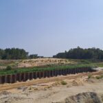 26 sierpnia  km 599+700’ budowa nasypu ustawienie ścianki szczelnej