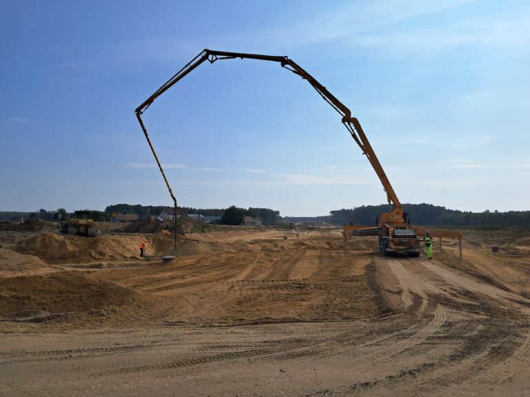 02 września  km 606+150’ roboty ziemne wykopy i przygotowanie podłoża pod stopy WD-72