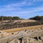 21 października  km 599+700’ budowa nasypu ustawienie ścianki szczelnej