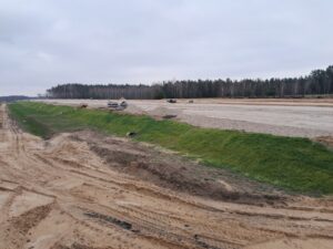 18 grudnia km 605+300’ zabezpieczenie piaskiem podbudowy pomocniczej C5_6