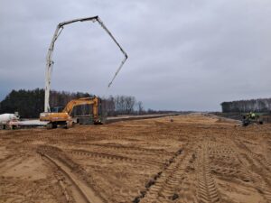 18 grudnia km 608+950’ budowa nasypu betonowanie ścianek czołowych PP_69