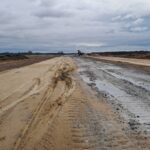 23 grudnia km 603+600’ zabezpieczenie piaskiem podbudowy C5_6 i podbudowy zasadniczej C8_10