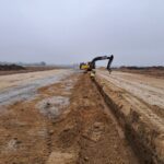 30 grudnia km 603+600’ zabezpieczenie piaskiem podbudowy C5_6 i podbudowy zasadniczej C8_10