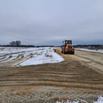 13 stycznia km 604+400’ zabezpieczenie piaskiem podbudowy zasadniczej C8_10