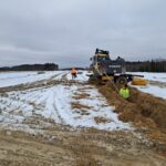 13 stycznia km 605+300’ zabezpieczenie piaskiem podbudowy pomocniczej C5_6