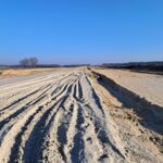 10 lutego km 604+400’ zabezpieczenie piaskiem podbudowy zasadniczej C8_10