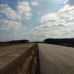 25 marca km 605+300’ podbudowa pomocnicza C5_6 i zasadnicza C8_10 drenaż w pasie dzielącym