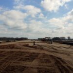 25 marca km 608+300’ budowa nasypu wykonano izolację płyty przejściowej i zespalającej PZM_14A