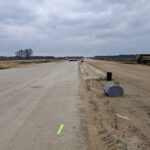 01 kwietnia km 604+400’ podbudowa zasadnicza C8_10 rozkładanie geowłókniny