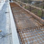 01.04.2025 obiekt WA41 montaż krawężnika, deski gzymsowej, izolacja z papy oraz zbrojenie kapy