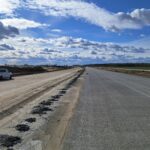 07 kwietnia km 604+400 podbudowa zasadnicza C8_10 rozkładanie geowłókniny