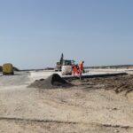 17.04.2025 Roboty btukarskie - stawianie obrzeży MOP prawy