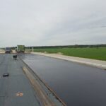 29.04.2025 obiekt WA-45A układanie asfaltu lanego jezdnia prawa