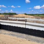 12 maja  km 610+050 budowa nasypu wykonano podpory WA_74