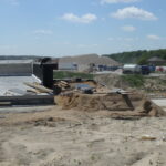 20.05.2025 596+700 WD 64 roboty wykończeniowe muru oporowego