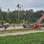 22.05.2025 Roboty przy trasie głównej w km. 571+000