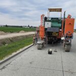 22.05.2025 Wykonanie ścieku monolitycznego w km. 576+100