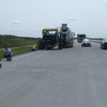 10.06.2025 586+300 wykonywanie ścieku ślizgowego