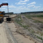 01.07.2025 596+800 L-08 układanie kabla pod oświetlenie