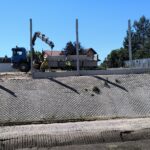 03.07.2025 Montaż płyt betonowych pod ekrany akustyczne za obiektem WD 38  561+669,18