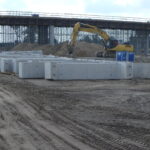 08.07.2025 581+680 prefabrykaty pod budowę przepustu PP-46