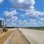 21 lipca km 610+050’ wykonano podbudowę pomocniczą C5_6 podbudowa z kruszywa C90_3