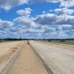 11 sierpnia km 610+050’ wykonano podbudowę pomocniczą C5_6 podbudowa z kruszywa C90_3