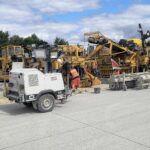 18.08.2025 Kladzenie betonu nawierzchniowego 568+787