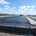 19.08.2025 592+300 MA-59 w trakcie układania asfaltu twardolanego