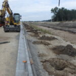 09.09.2025 597+300 osadzanie trzonów ekranów akustycznych S-19