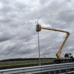 16.09.2025 Montaż słupów oświeleniowych jezdnia lewa 574+450