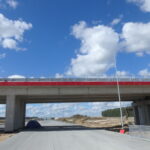 24.09.2025 596+300 WD-63 montaż barier chodnikowych