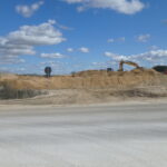 24.09.2025 596+700 uciąglanie nasypu do obiektu WD-64