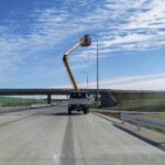 24.09.2025 Montaż przewodu oświetleniowego latarni 575+250