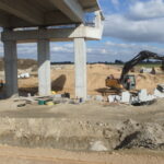 01.10.2025 581+700 WD-52 montażi zasypka ściany oporowej