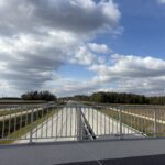 01.10.2025 Widok na trase główną w km. 571+690 - strona zachodnia