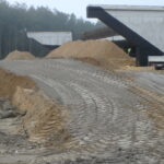 07.10.2025 580+320 PZDd-51 uciąglanie nasypu i zasypka od strony wschodniej