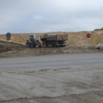 07.10.2025 596+700 uciąglanie nasypu do obiektu WD-64