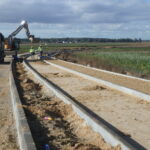 13.10.2025 584+700 DP 3641W str. poludniowa układanie podbudowy pod chodnik