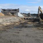 13.10.2025 597+300 WD-04 montaż i zasypka ściany oporowej