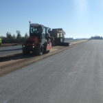 21.10.2025 583+900 wykonywanie nawierzchni pasa rozdziału