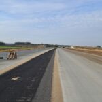 23 października  km 598+200 nawierzchnia C35_45 powierzchniowe utrwalenie pasa rozdziału widok w kierunku odcinka V