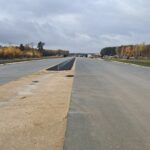 29 października km 599+700 nawierzchnia betonowa C35_45 powierzchniowe utrwalenie pasa rozdziału montaż barier lino