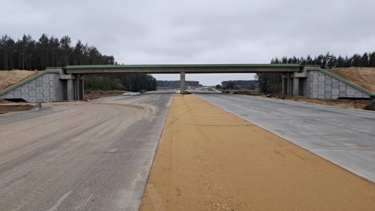 30 września km 606+900 budowa ustroju nośnego WD_73C i nawierzchnia betonowa C35_45