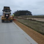 30.09.2025 594+100 układanie nawierzchni pobocza