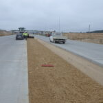 30.09.2025 595+800 układanie nawierzchni pasa rozdziału