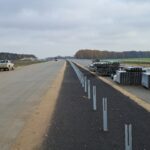 03 listopada km 598+200’ nawierzchnia betonową C35_45 powierzchniowe utrwalenie pasa rozdziału montaż barier linowych