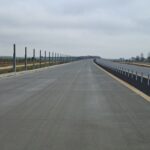 03 listopada km 601+500’ nawierzchnia betonowa C35_45 powierzchniowe utrwalenie pasa rozdziału montaż barier linowych